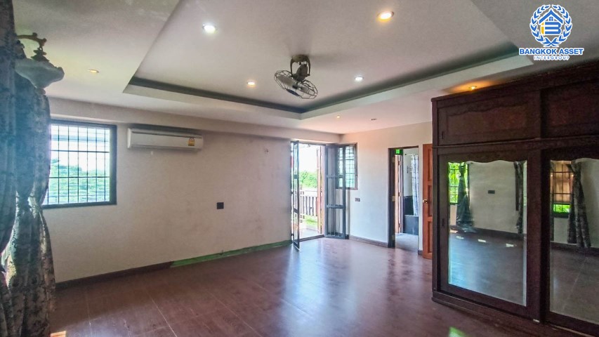 *****ทาวน์โฮมมือสองย่านนนทบุรี ม.ลูกกอล์ฟ พรีเมี่ยม ติวานนท์-ปากเกร็ด #หลังมุม เนื้อที่กว้างขวางสุดๆ ถึง 46 ตร.ว. ฟังก์ชัน 3 ห้องนอน 3 ห้องน้ำ 3 ที่จอดรถ ตกแต่งบ้านด้วยวัสดุอย่างดี พร้อมของแถมเพียบ! บนทำเลคุณภาพ ใกล้รถไฟฟ้าสายสีชมพู "สถานีแยกปากเกร็ด" และทางด่วน "ศรีรัช"